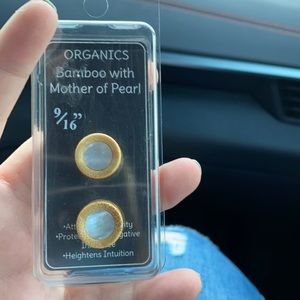 2 packs of gauges, both size 9/16”